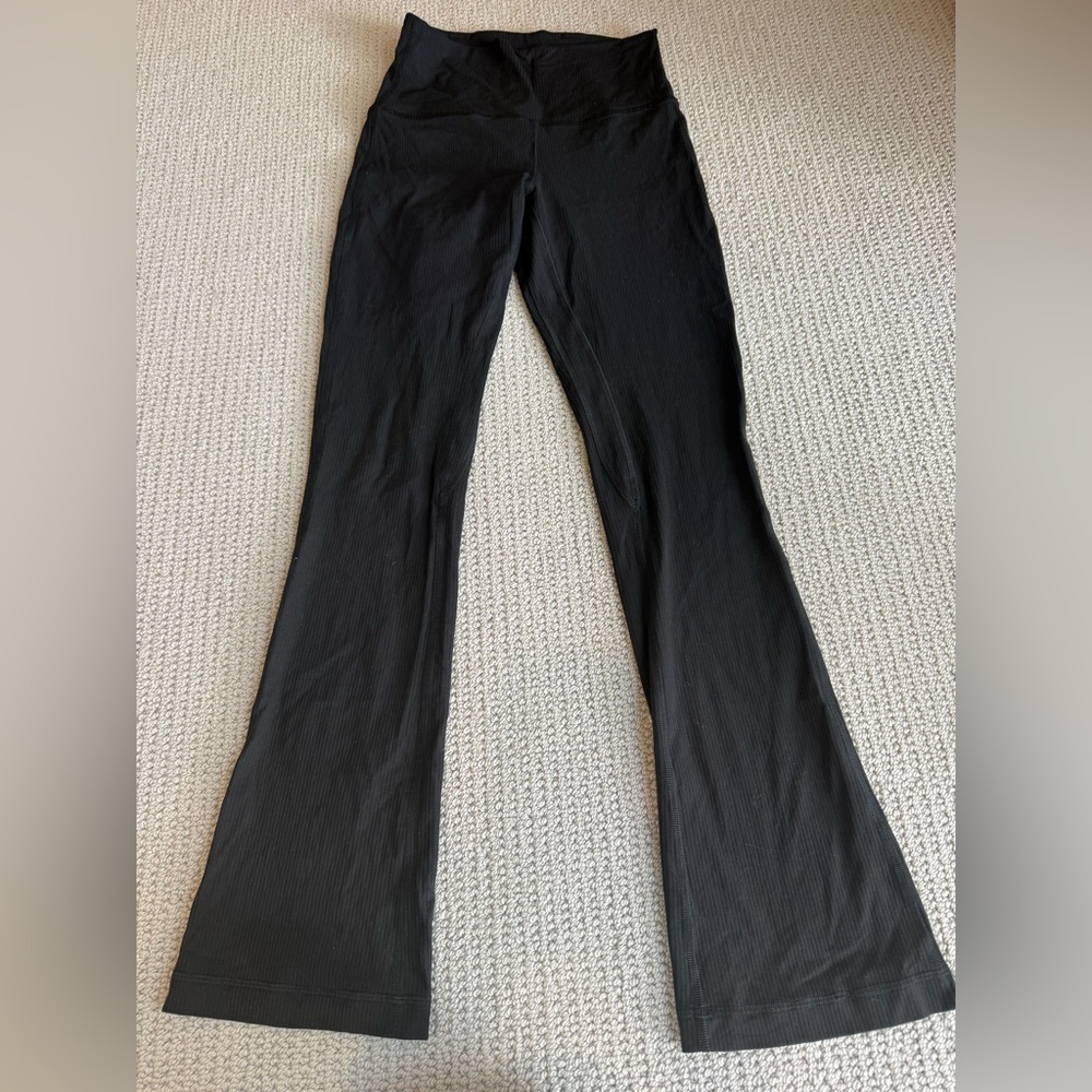 Lululemon high rise ribbed flare  extra  short size 4 pant - Picture 1 of 3